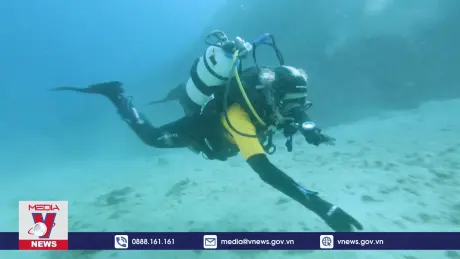 Các thợ lặn dọn rác dưới đáy biển ở Croatia