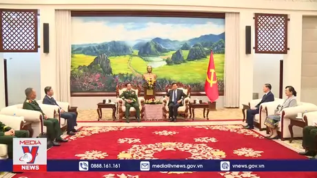 Bộ trưởng Quốc phòng Phan Văn Giang hội kiến các lãnh đạo cấp cao của Lào