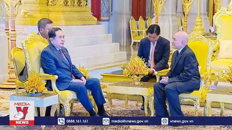 Chủ tịch Quốc hội yết kiến Quốc vương Campuchia