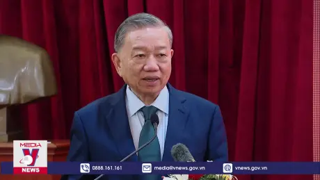 Tổng Bí thư thăm Đại sứ quán và gặp gỡ cộng đồng người Việt Nam