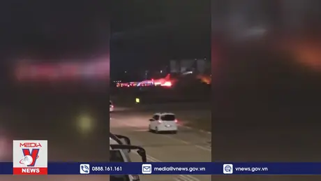 Máy bay chở khách Nga cháy động cơ khi hạ cánh