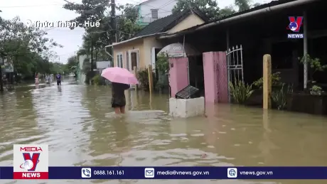 Nhiều khu dân cư ở Huế bị ngập trong nước lũ