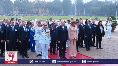 Tổng thống Cộng hòa Bulgaria vào lăng viếng Chủ tịch Hồ Chí Minh