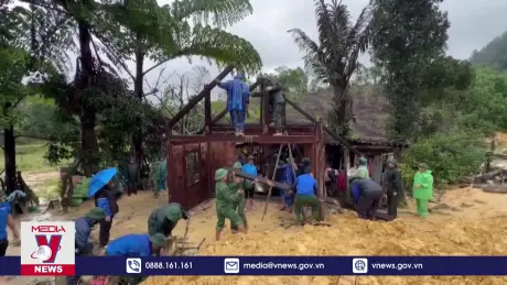 Hỗ trợ hộ dân bị sạt lở ở huyện A Lưới