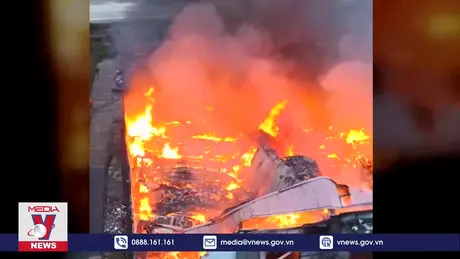 Dập tắt vụ cháy tại xưởng sản xuất thức ăn gia súc, gia cầm