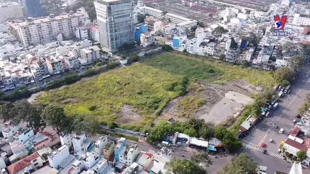 Hộp thư VNews: “Đất vàng” phơi mưa nắng