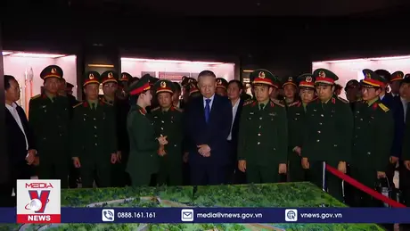 Tổng Bí thư thăm và làm việc tại Bảo tàng Lịch sử Quân sự Việt Nam