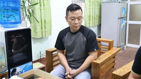 Khởi tố các đối tượng đe dọa nạn nhân để đòi nợ; thu giữ hàng giả nhãn hiệu nổi tiếng