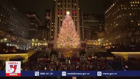 Lên đèn cây thông Noel khổng lồ tại New York