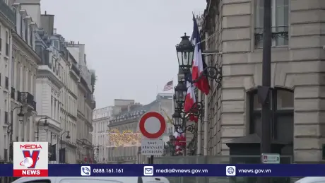 Tổng thống Pháp bác bỏ kêu gọi từ chức