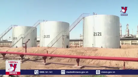 OPEC+ nhất trí lùi kế hoạch tăng sản lượng dầu thô