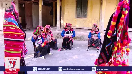 Nét đẹp trang phục người Hà Nhì ở Điện Biên