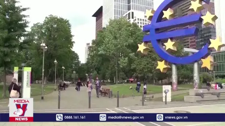 ECB lại cắt giảm lãi suất