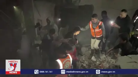 Israel tiếp tục không kích Gaza