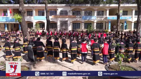 Chăm lo cho học sinh dân tộc thiểu số