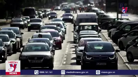 Châu Âu tăng giá xe xăng để kích cầu xe điện