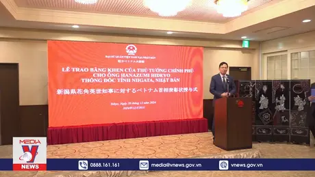 Trao Bằng khen của Thủ tướng Chính phủ cho Thống đốc Niigata