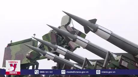 Người dân háo hức tham quan triển lãm Quốc phòng Quốc tế Việt Nam