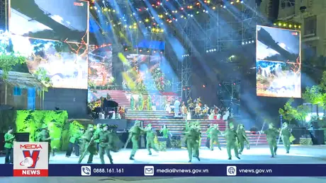 Chủ tịch Quốc hội dự Chương trình nghệ thuật 