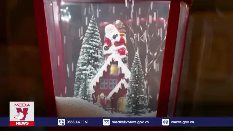 Vẽ tranh Giáng sinh trên cửa sổ