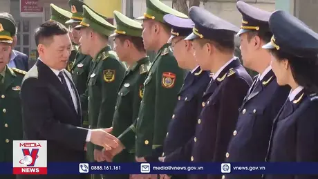 Phó Thủ tướng Hồ Đức Phớc làm việc với Đồn Biên phòng Tây Trang