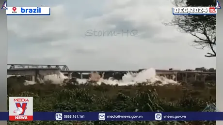 Sập cầu làm tràn hóa chất ra sông tại Brazil