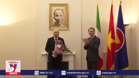 Trao Kỷ niệm chương cho nguyên Đại sứ Italy tại Việt Nam