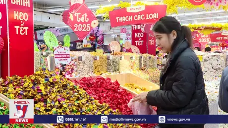 Đà Nẵng: Hàng Tết lên kệ