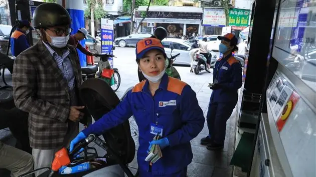 Giá xăng dầu đồng loạt giảm nhẹ
