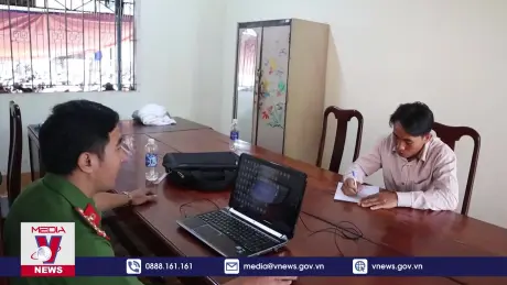 Khởi tố người đàn ông hành hung tài xế xe tải khi dừng đèn đỏ