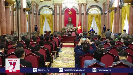 Gặp mặt các học sinh đoạt giải Olympic và Khoa học kỹ thuật quốc tế