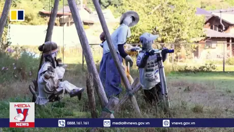 Em bé may mắn tại ngôi làng búp bê Nhật Bản