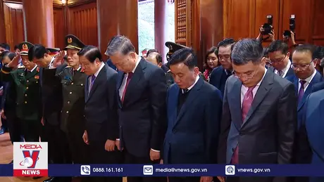 Tổng Bí thư Tô Lâm dâng hương tưởng niệm Chủ tịch Hồ Chí Minh tại Nghệ An