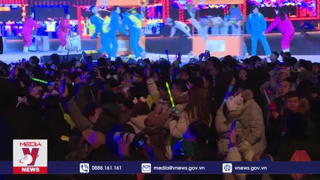 Người dân Trung Quốc hân hoan chào đón năm mới 2025