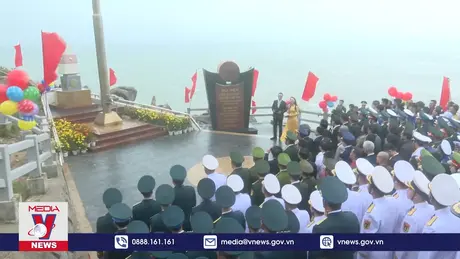 Lễ Chào cờ tại “nơi đón ánh bình minh sớm nhất trên đất liền”