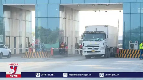 Cửa khẩu Móng Cái nhộn nhịp trong ngày đầu năm