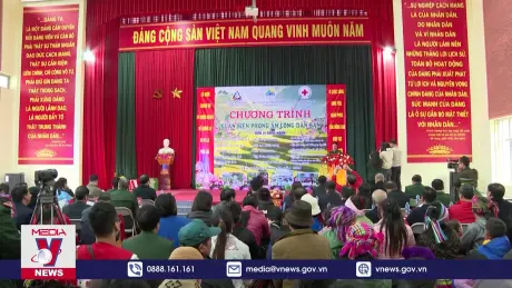 Mang Tết sớm đến vùng lũ A Lù, Y Tý