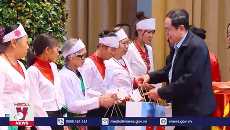 Chủ tịch Quốc hội thăm, tặng quà nhân dân và lực lượng vũ trang tỉnh Yên Bái