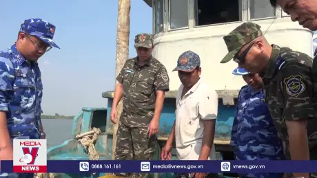 Phối hợp bắt giữ tàu cá dầu DO không rõ nguồn gốc trên biển