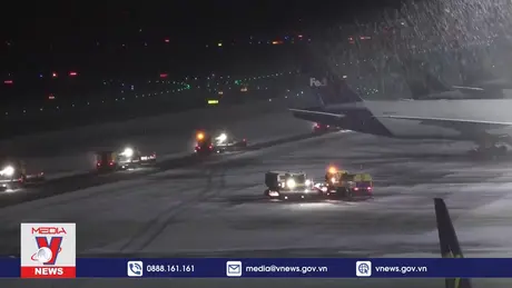 Thời tiết cực đoan ảnh hưởng dịch vụ hàng không tại châu Âu và Mỹ