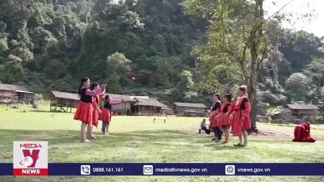 Đồng bào H'Mông ở Sơn La đón Tết cổ truyền 