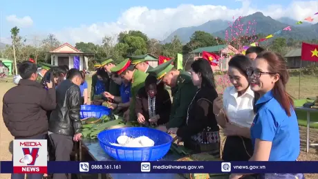 Xuân Biên phòng ấm lòng dân bản ở Quảng Trị