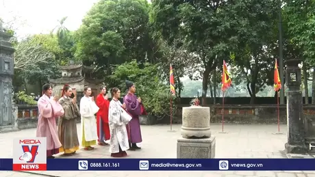 Cổ phục Việt trong không gian di tích Hoa Lư 