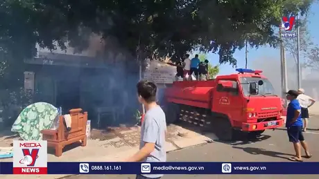 Lửa thiêu rụi quán nhậu ngay giữa trung tâm Đồng Xoài