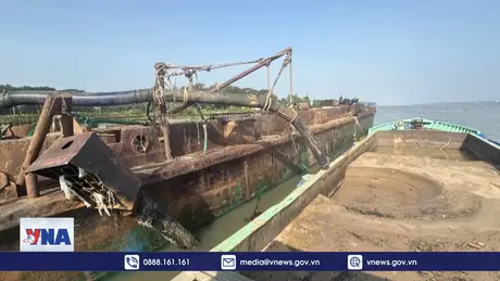 Mua bán cát trái phép trên sông Hậu