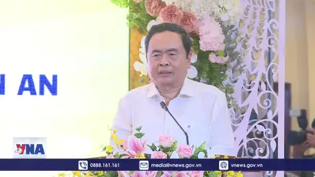 Chủ tịch Quốc hội tặng quà Tết đồng bào, chiến sỹ thành phố Cần Thơ