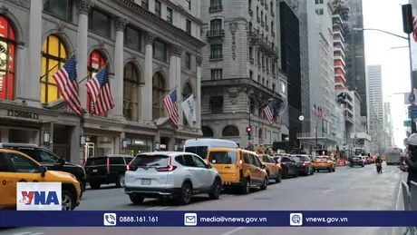 Tân Tổng thống Mỹ ký gần 100 sắc lệnh hành pháp