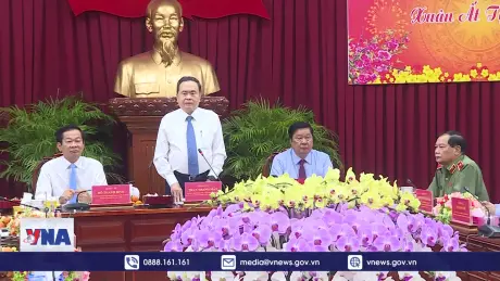  Chủ tịch Quốc hội thăm, tặng quà gia đình chính sách tại TP Cần Thơ