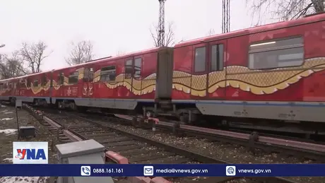 Đoàn tàu điện ngầm chào mừng Tết ở Moscow