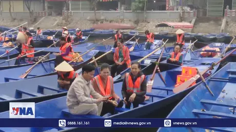 Hơn 1,9 vạn lượt khách đến thắng cảnh chùa Hương